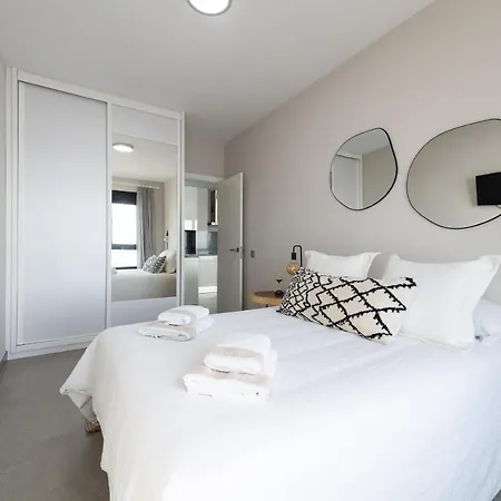 Modern And Chic Over The Sea