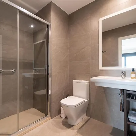 Daire Modern And Chic Over The Sea