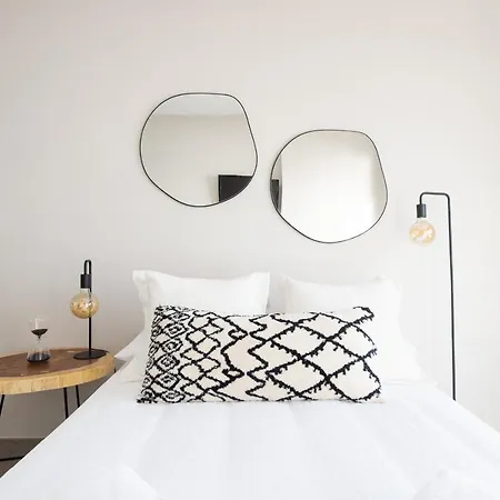 Modern And Chic Over The Sea Daire *