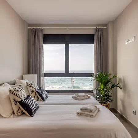 Modern And Chic Over The Sea Daire *
