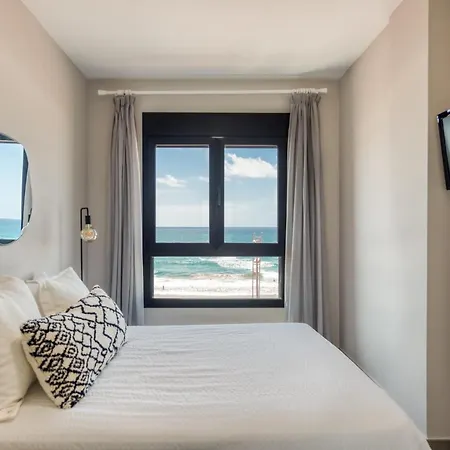 Modern And Chic Over The Sea Daire