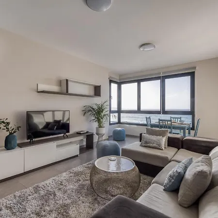 Daire Modern And Chic Over The Sea